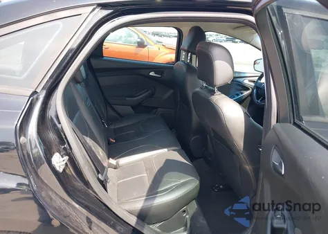 2016 Ford Focus Se z USA, uszkodzony, nr VIN 1FADP3F28GL326411